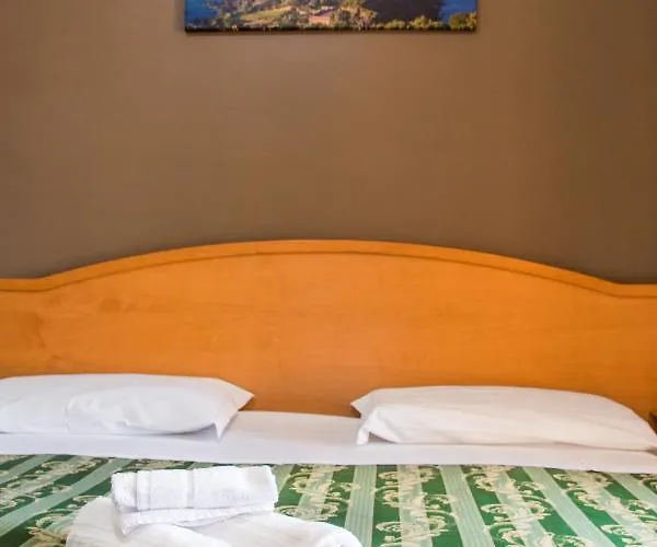 San Giorgio 3* 圣尼科拉阿尔切拉